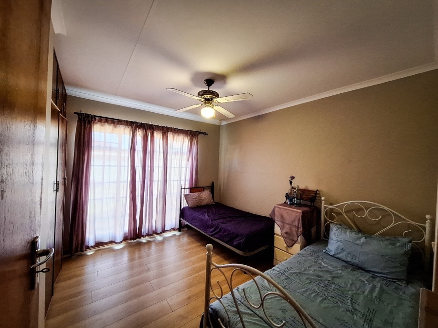 4 Bedroom Property for Sale in Kannoniers Park North West